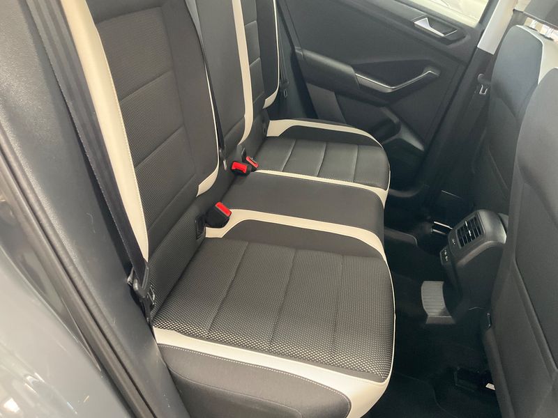 Volkswagen T-Roc 1.5 TSI ACT Carat 2021 – снимка 19