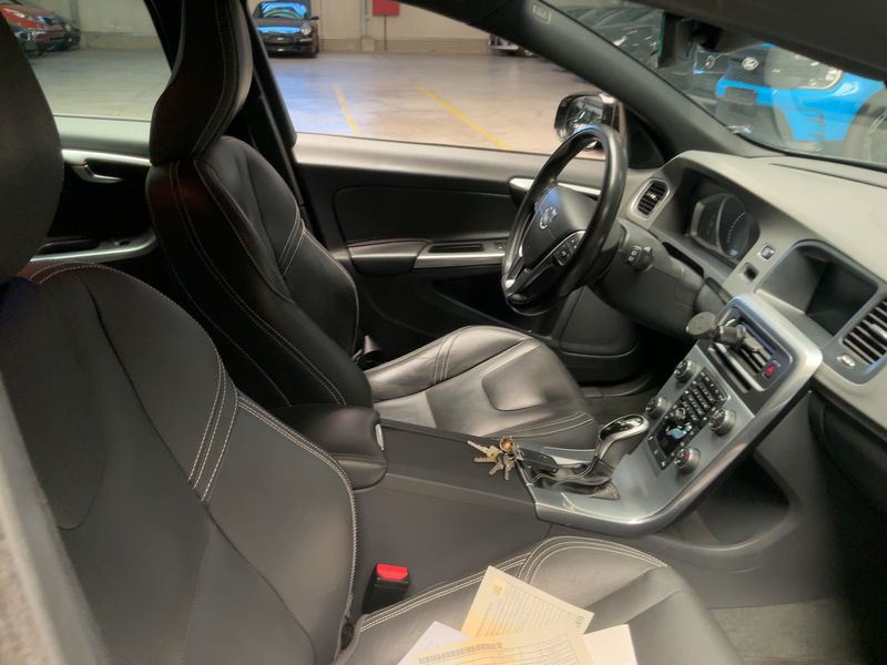 Volvo V60 2.0 D3 Linje Svart 2018 – снимка 16