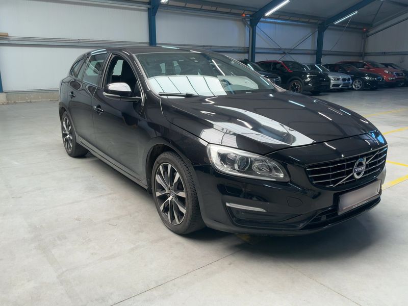 Volvo V60 2.0 D3 Linje Svart 2018 – снимка 12