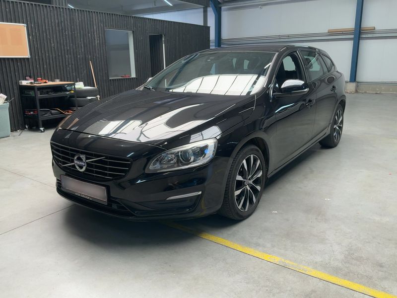 Volvo V60 2.0 D3 Linje Svart 2018 – снимка 1