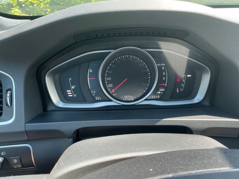 Volvo V60 2.0 D3 Linje Svart 2018 – снимка 18