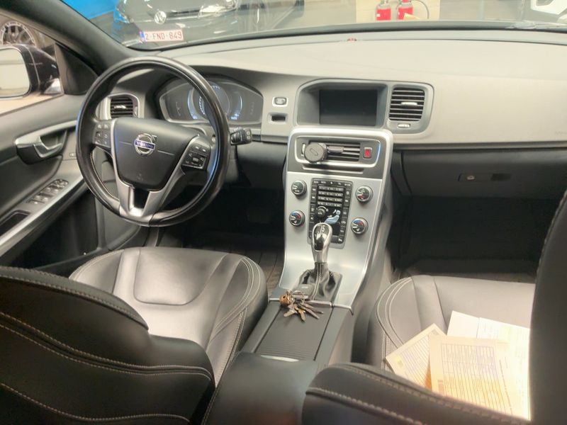 Volvo V60 2.0 D3 Linje Svart 2018 – снимка 17