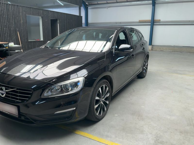 Volvo V60 2.0 D3 Linje Svart 2018 – снимка 2