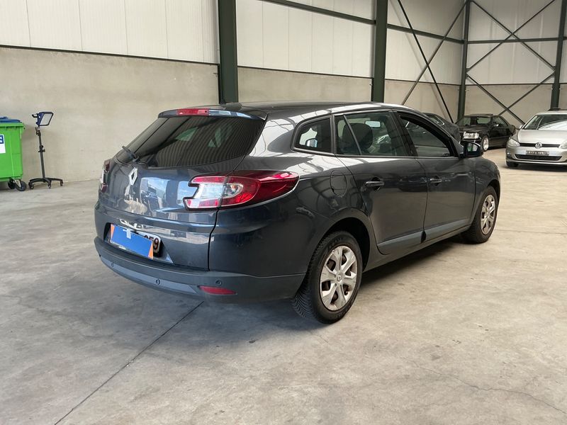 Renault Megane 1.5 dCi Expression 2011 – снимка 2