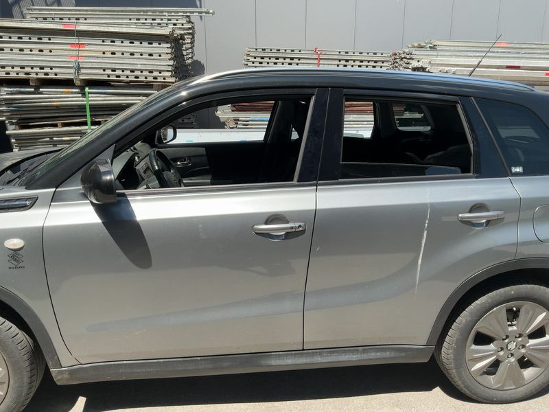 Suzuki Vitara 1.4 BoosterJet Mild-Hybrid Comfort+ 4x4 2022 – снимка 4