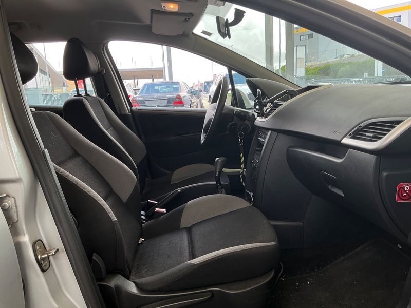 Peugeot 207 1.6 HDi Confort 2008 – снимка 16
