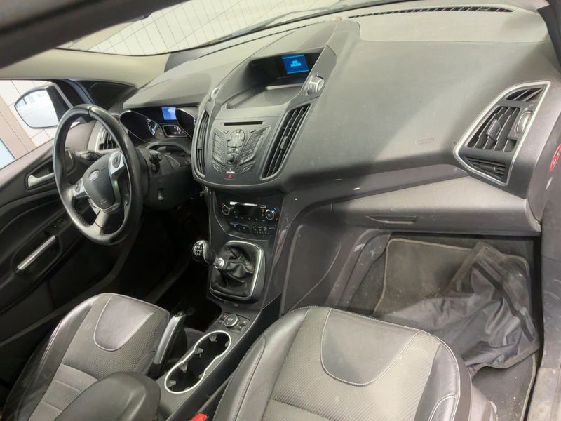 Ford Kuga 1.5 EcoBoost Titanium 2015 – снимка 18