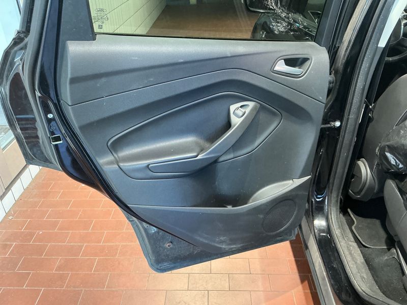 Ford Kuga 1.5 EcoBoost Titanium 2015 – снимка 32
