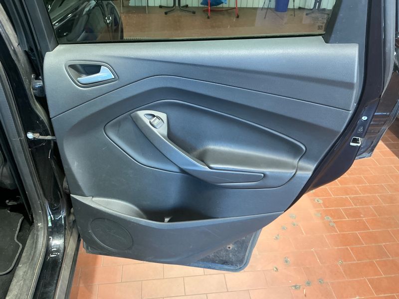 Ford Kuga 1.5 EcoBoost Titanium 2015 – снимка 27