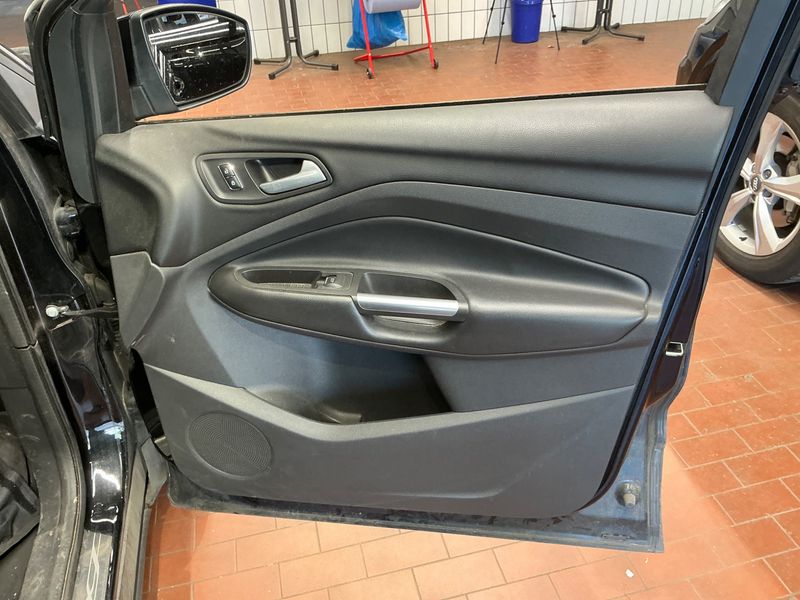Ford Kuga 1.5 EcoBoost Titanium 2015 – снимка 30