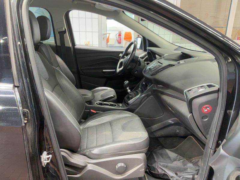 Ford Kuga 1.5 EcoBoost Titanium 2015 – снимка 17