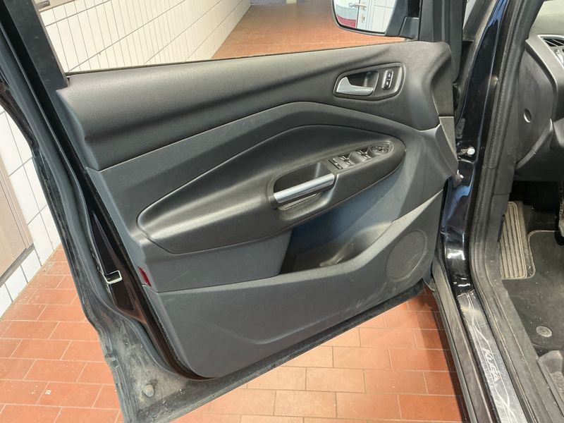 Ford Kuga 1.5 EcoBoost Titanium 2015 – снимка 26