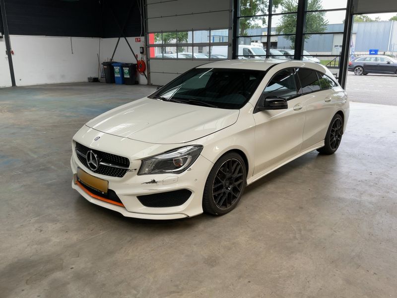 Mercedes-Benz CLA-Klasse CLA 200 Shooting Brake Orange Art Edition AMG Line 2015 – снимка 1