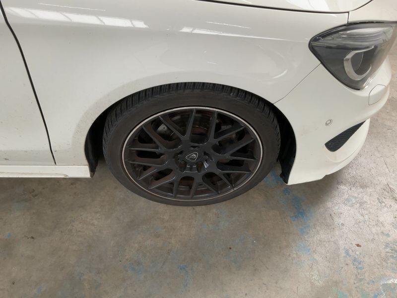 Mercedes-Benz CLA-Klasse CLA 200 Shooting Brake Orange Art Edition AMG Line 2015 – снимка 11