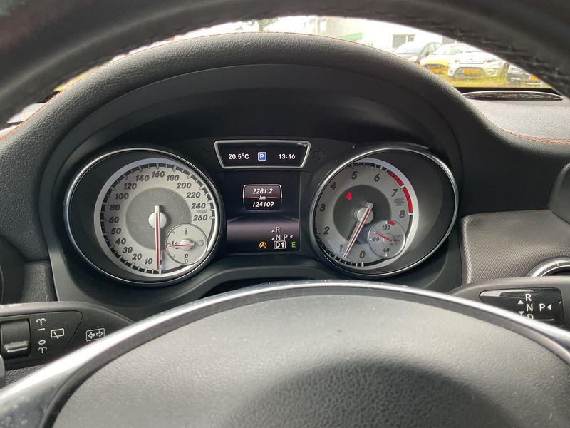 Mercedes-Benz CLA-Klasse CLA 200 Shooting Brake Orange Art Edition AMG Line 2015 – снимка 18