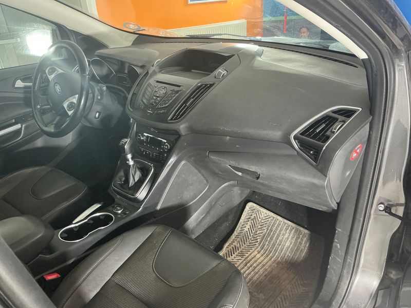 Ford Kuga 2.0 TDCi Titanium 2015 – снимка 33
