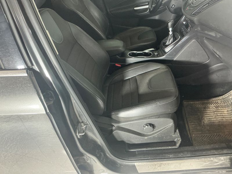 Ford Kuga 2.0 TDCi Titanium 2015 – снимка 32