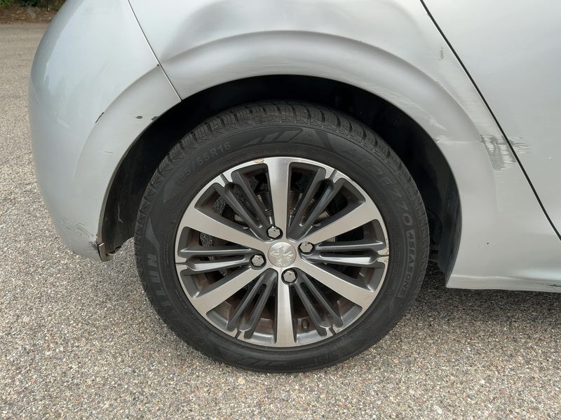 Peugeot 208 1.6 Blue-HDi Allure 2016 – снимка 9