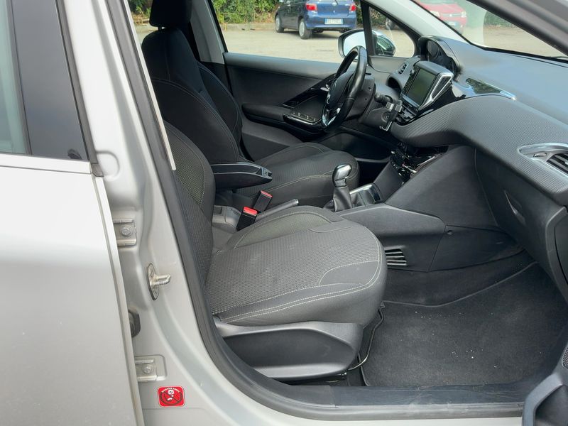Peugeot 208 1.6 Blue-HDi Allure 2016 – снимка 16