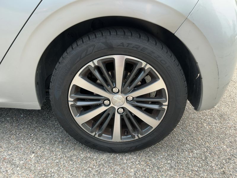 Peugeot 208 1.6 Blue-HDi Allure 2016 – снимка 5