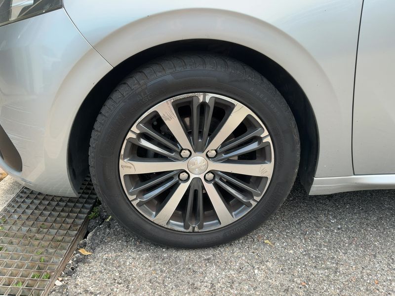 Peugeot 208 1.6 Blue-HDi Allure 2016 – снимка 3