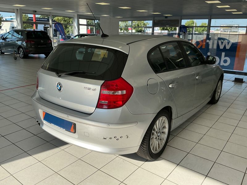 BMW 1er 118d 2010 – снимка 2