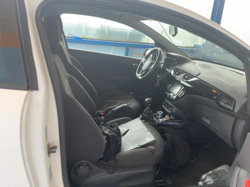 Opel Corsa 1.4 Color Edition 2018 – снимка 16