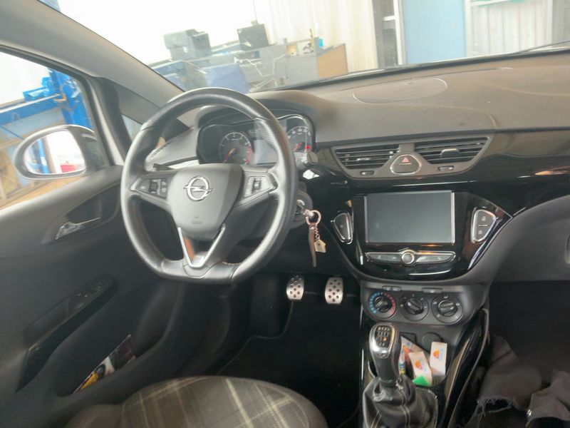Opel Corsa 1.4 Color Edition 2018 – снимка 17