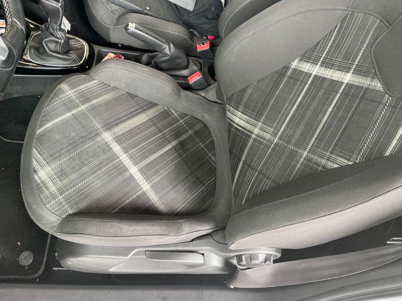 Opel Corsa 1.4 Color Edition 2018 – снимка 29