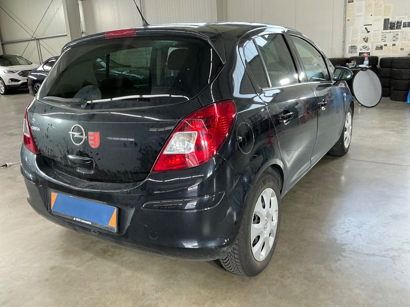 Opel Corsa 1.4 Edition "111 Jahre" 2010 – снимка 2