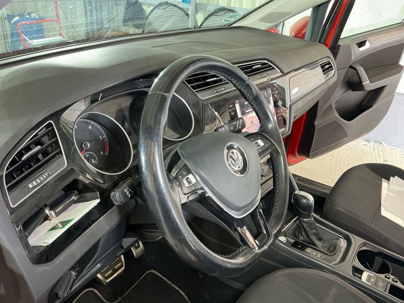Volkswagen Touran 1.6 TDI Sound BlueMotion Tech 2017 – снимка 35