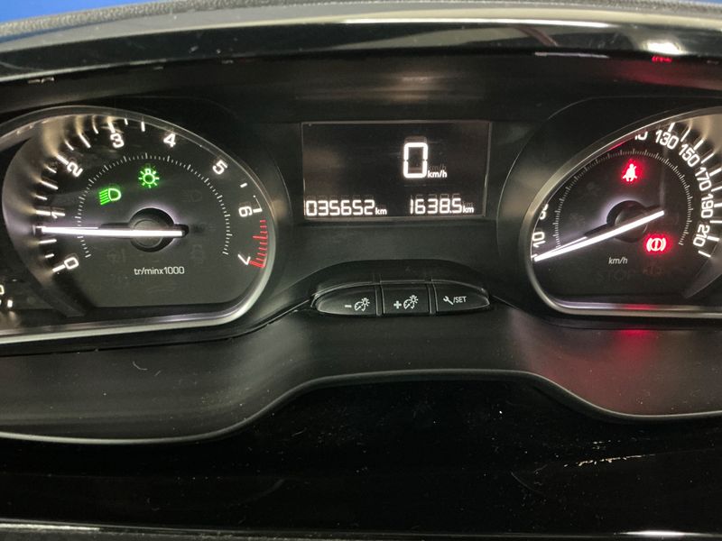 Peugeot 2008 1.2 e-VTi Active 2019 – снимка 18
