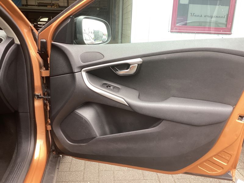 Volvo V40 Cross Country 1.6 D2 2013 – снимка 34
