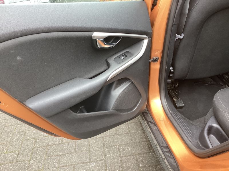 Volvo V40 Cross Country 1.6 D2 2013 – снимка 33