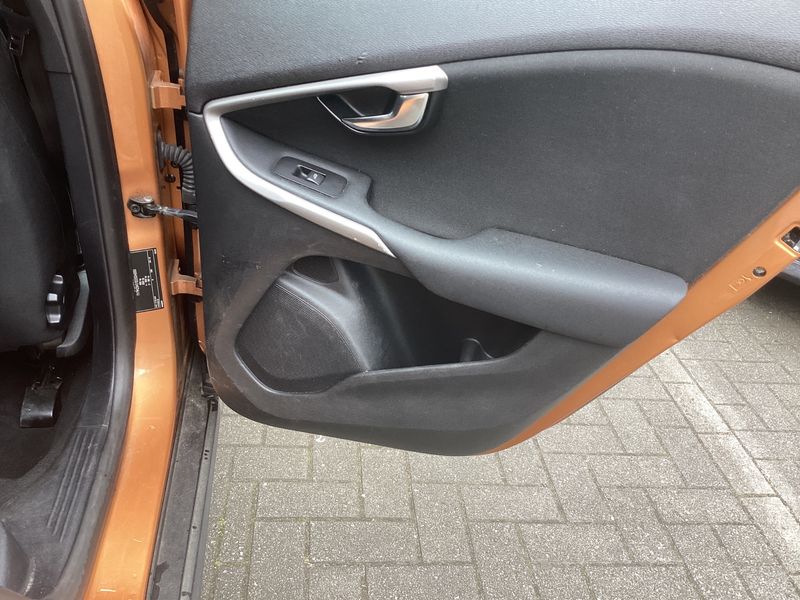 Volvo V40 Cross Country 1.6 D2 2013 – снимка 30