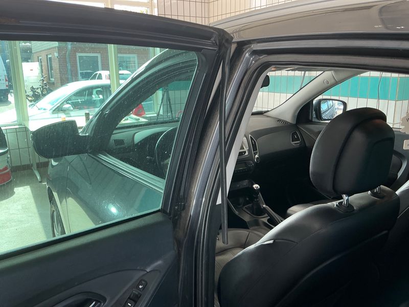 Hyundai ix35 1.7 CRDi Classic 2WD 2011 – снимка 38