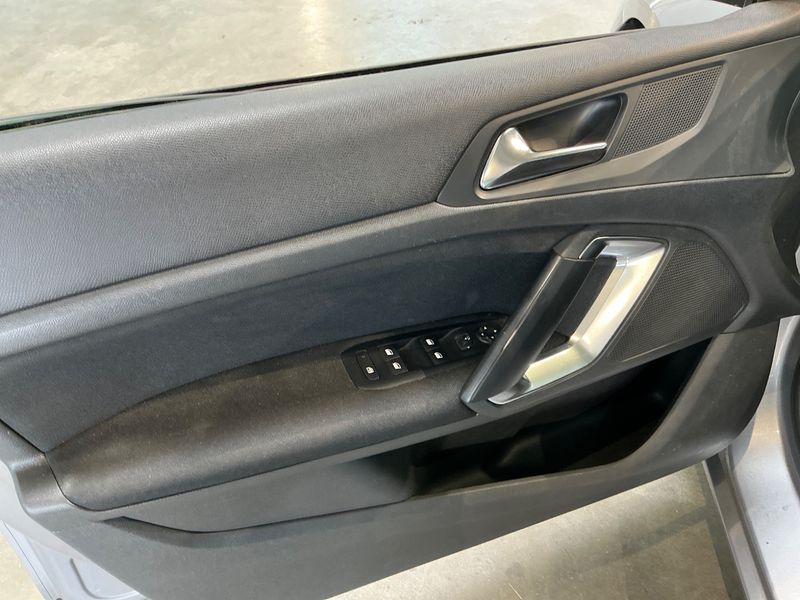 Peugeot 308 1.6 e-HDi Active 2014 – снимка 25
