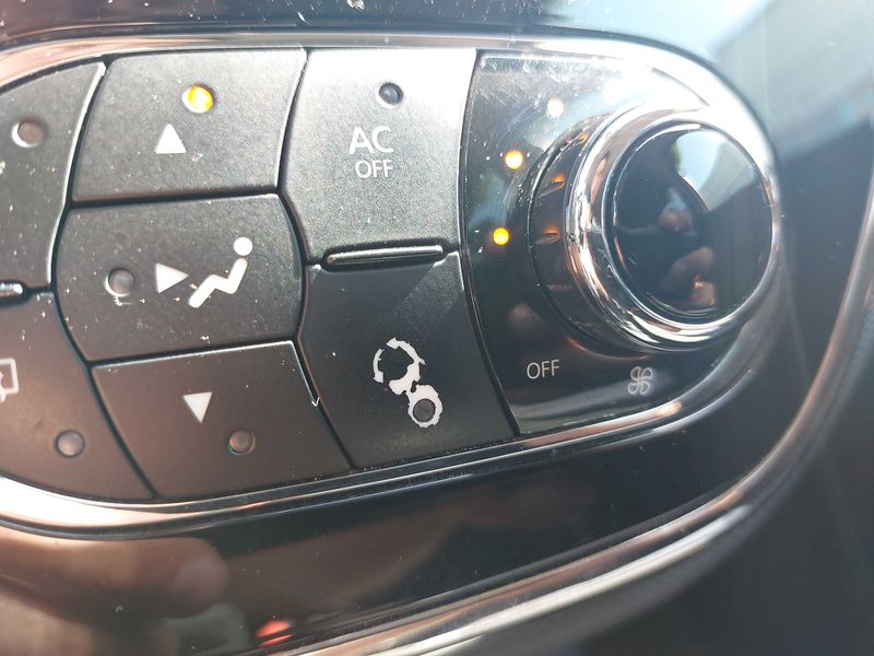 Renault Captur 1.5 dCi Energy Intens 2014 – снимка 28