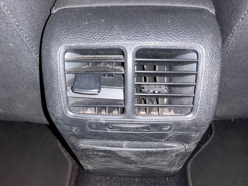 Volkswagen Golf VI 2.0 TDI Carat 2010 – снимка на щета 48