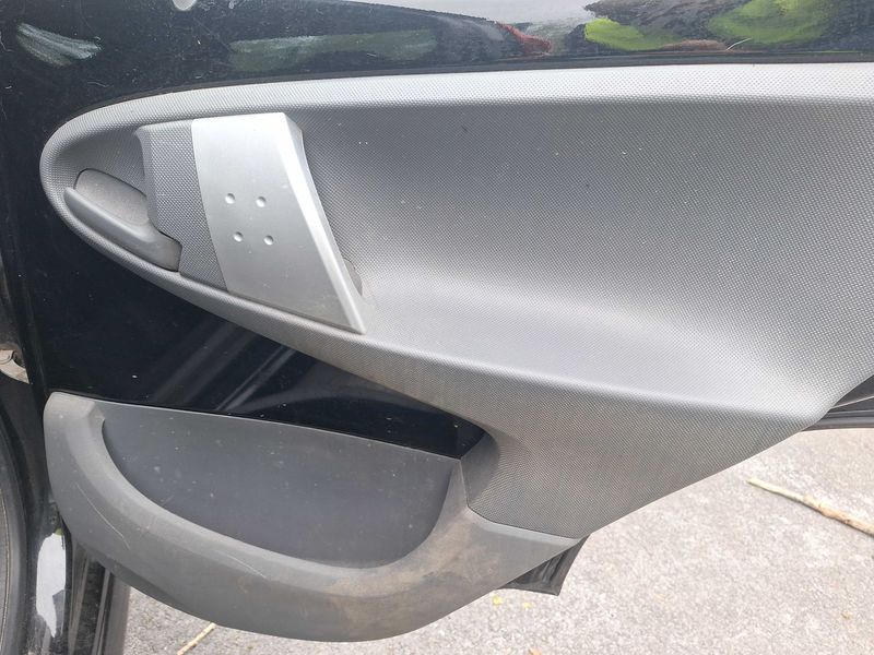 Peugeot 107 1.0 Black & Silver Edition 2009 – снимка 93