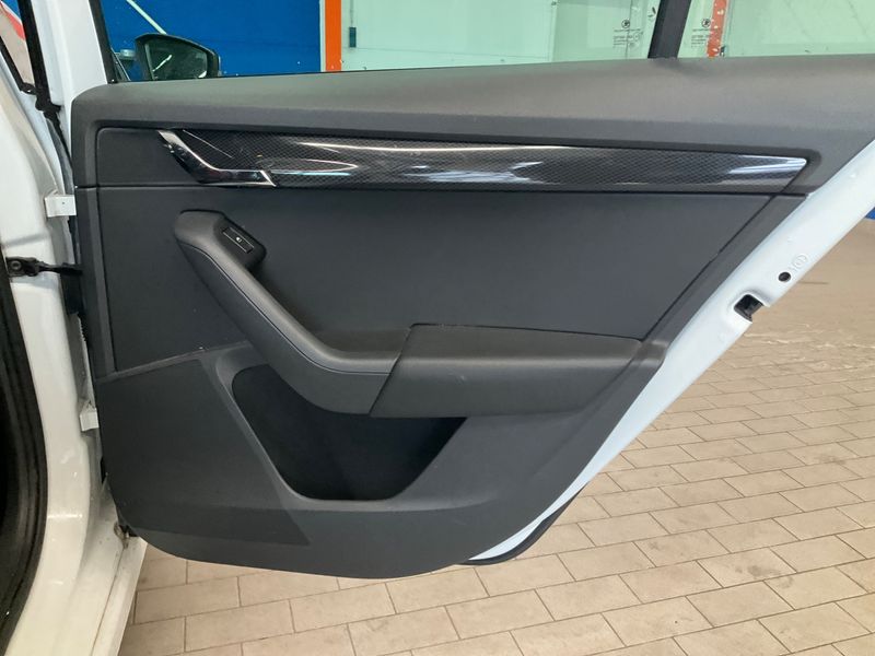 Skoda Octavia 2.0 TDI RS 2015 – снимка 24