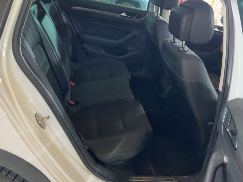 Volkswagen Passat Alltrack 2.0 TDI 4Motion BlueMotion Tech 2017 – снимка 20