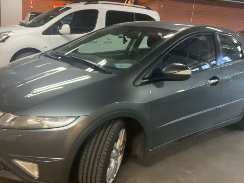 Honda Civic 1.8 VTEC Sport 2010 – снимка 2