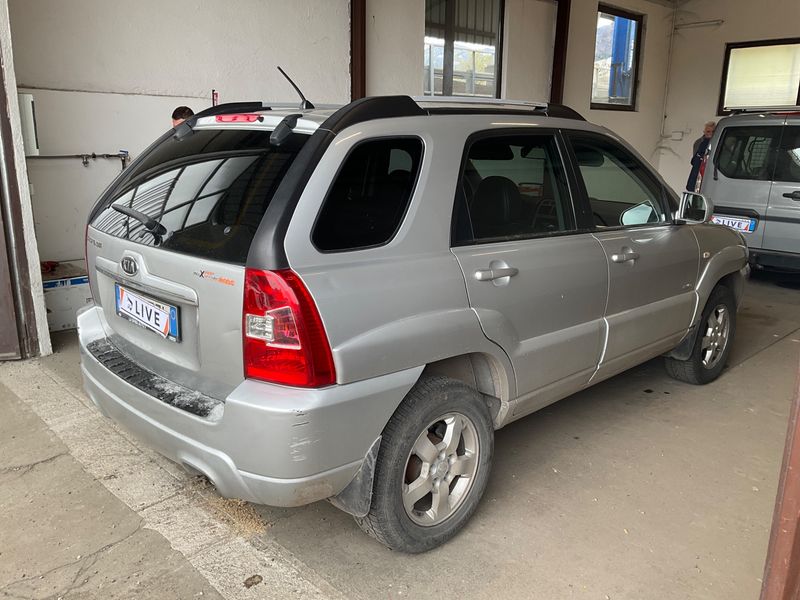 Kia Sportage 2.0 CRDi Active 4WD 2010 – снимка 2