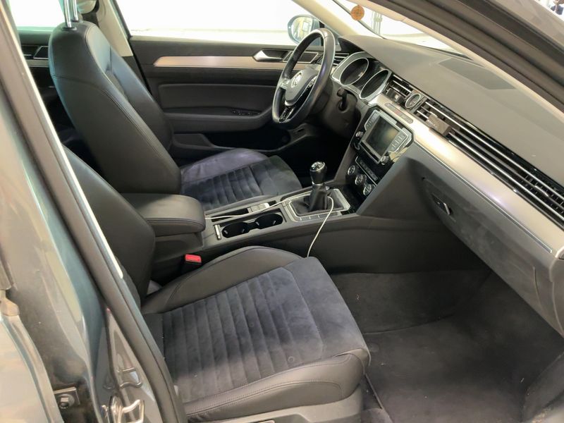 Volkswagen Passat 2.0 TDI Highline BlueMotion Tech 2016 – снимка 16