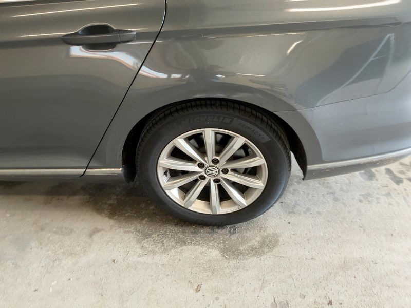 Volkswagen Passat 2.0 TDI Highline BlueMotion Tech 2016 – снимка 5