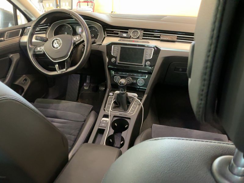 Volkswagen Passat 2.0 TDI Highline BlueMotion Tech 2016 – снимка 17