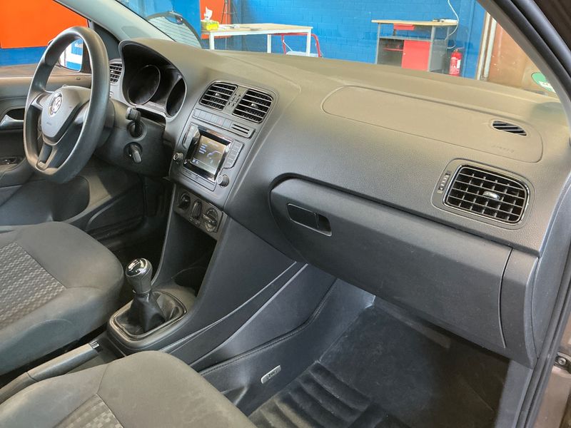 Volkswagen Polo 1.0 Trendline 2016 – снимка 27