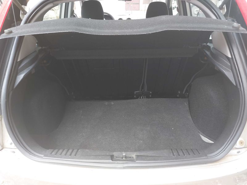 Ford Fiesta 1.4 Ghia 2004 – снимка 9