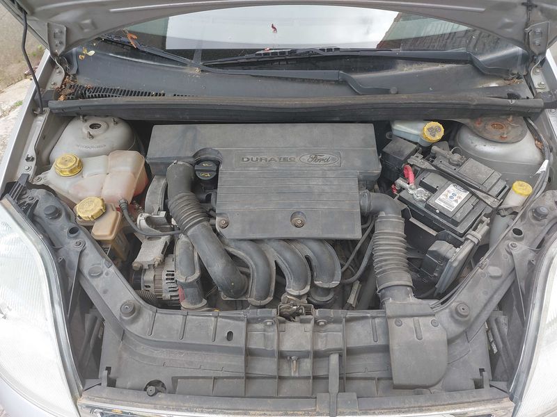 Ford Fiesta 1.4 Ghia 2004 – снимка 8